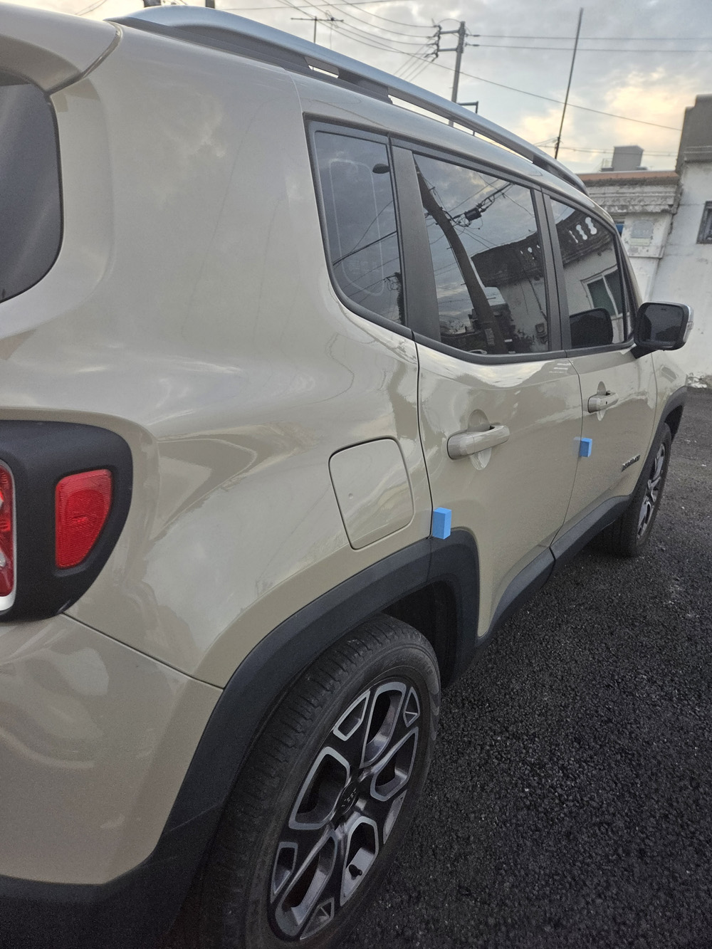 i8hezg2zxjd827294.jpg