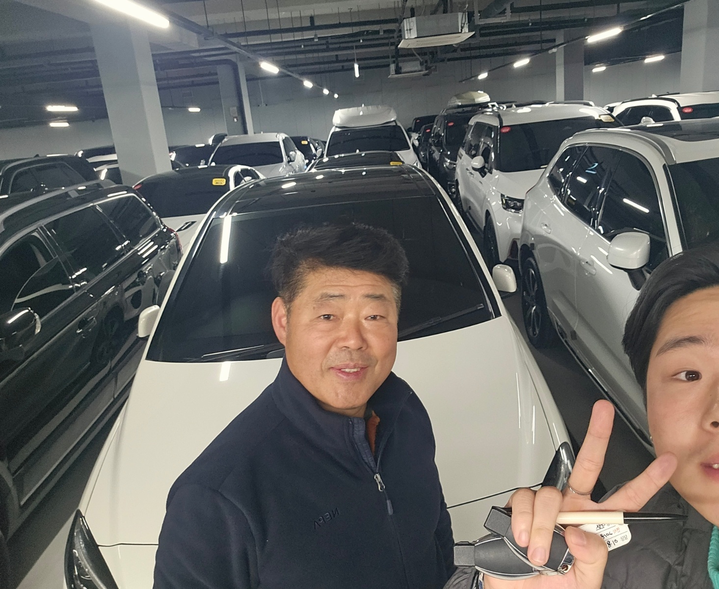 가격 좋은 벤츠 B220 중고차 차품딜에서!
